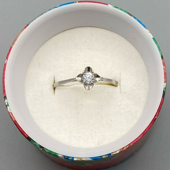 Crystal Solitaire Ring in Flower-Type Setting - Picture 2 of 4